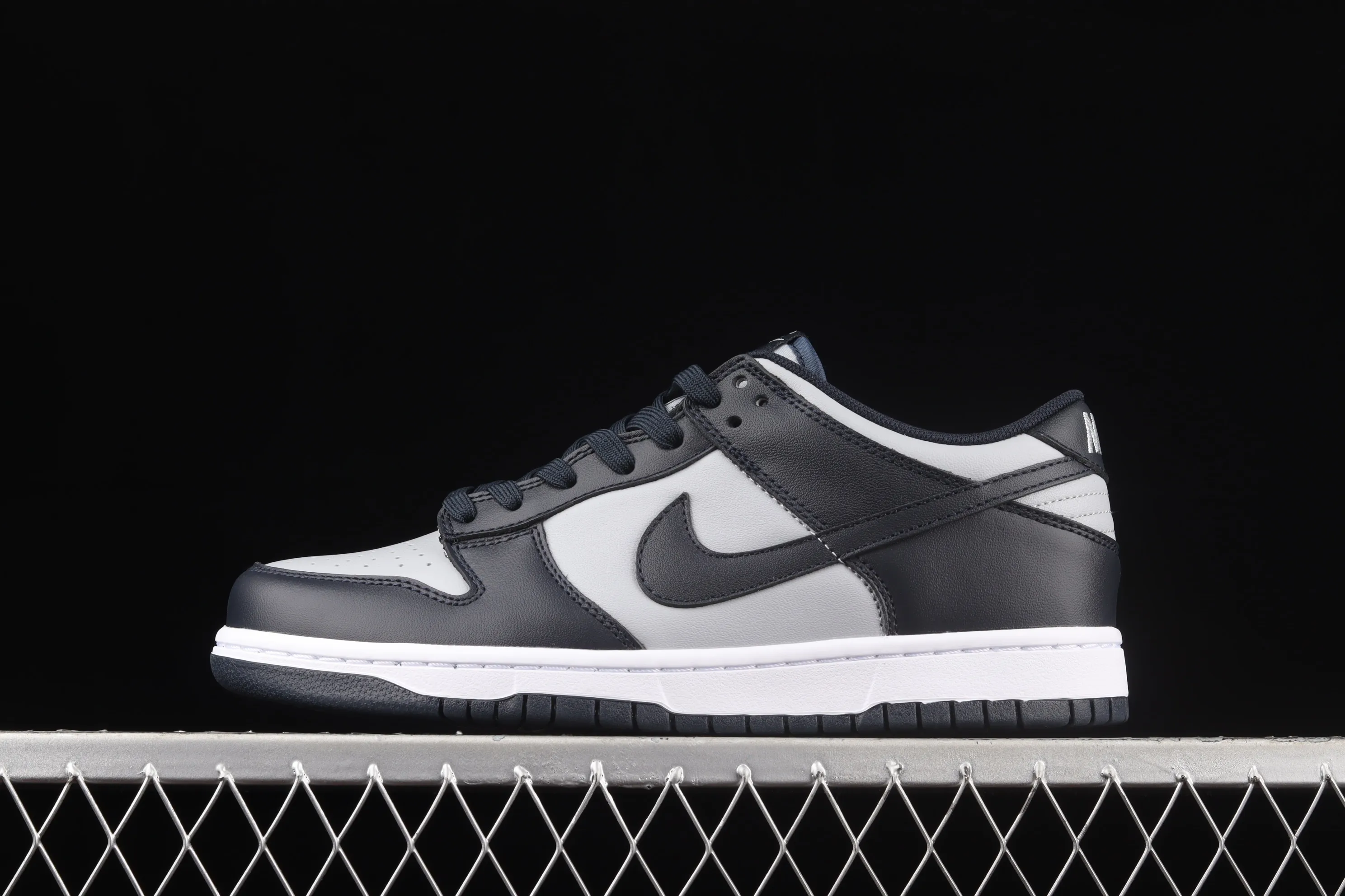 All Categories Nk SB Dunk Series Nk SB Dunk Low Low-top Sneakers J Version Nk SB Dunk Low "Georgetown" Gray Blue Georgetown SB Smashing Backboard Fashion Casual Sneakers DD1391-003